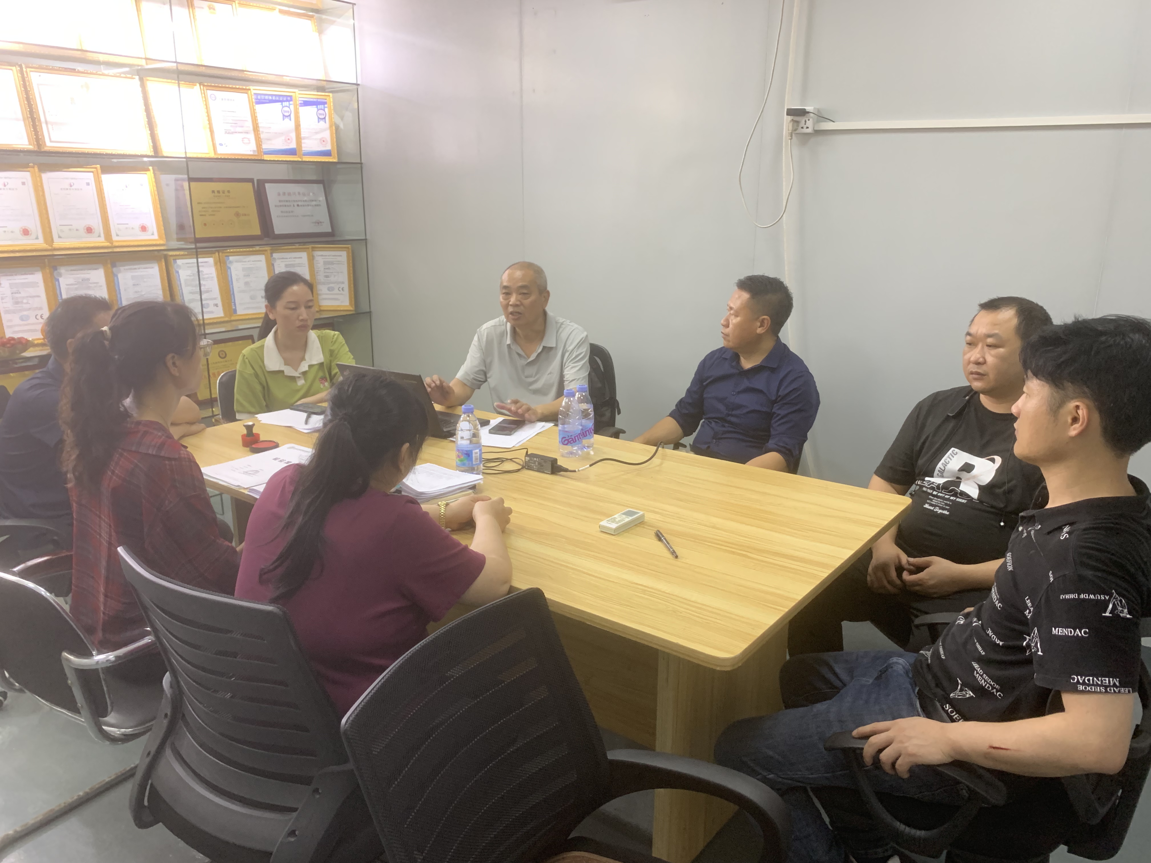 Renforcer la ligne de défense de la qualité et permettre la mise à niveau technologique - Shenzhen Xinhongda Electric Heating Technology Co., Ltd. organise une formation interne sur la qualité
